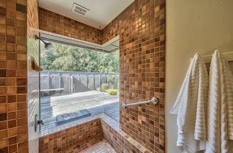 Bath - 88 Corral De Tierra Ter, Salinas, CA 93908 photo 2 of 6