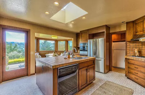 Kitchen - 88 Corral De Tierra Ter, Salinas, CA 93908 photo 1 of 5