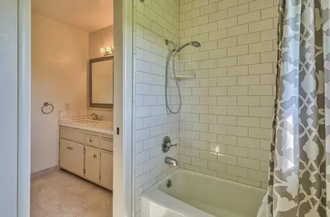 Bath - 88 Corral De Tierra Ter, Salinas, CA 93908 photo 4 of 6