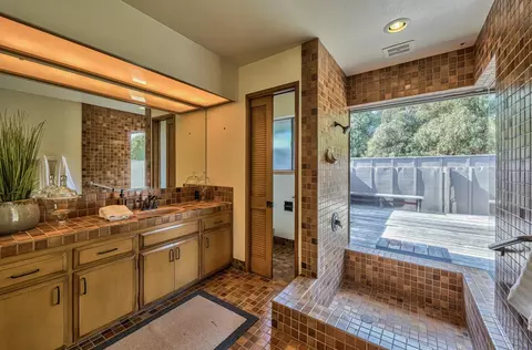 Bath - 88 Corral De Tierra Ter, Salinas, CA 93908 photo 1 of 6