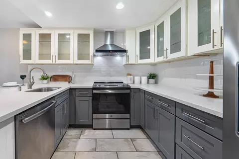 Kitchen - 182 Ada Ave B, Mountain View, CA 94043 photo 1 of 4
