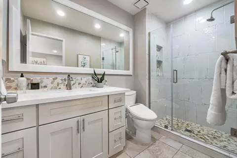 Bath - 182 Ada Ave B, Mountain View, CA 94043 photo 2 of 2