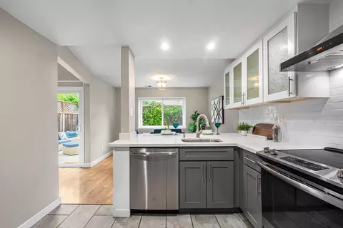 Kitchen - 182 Ada Ave B, Mountain View, CA 94043 photo 4 of 4