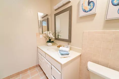 Bath - 61 Sudbury Dr, Milpitas, CA 95035 photo 4 of 5
