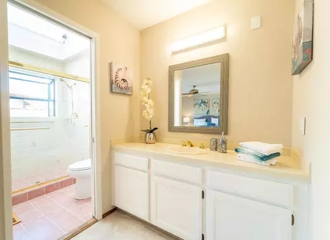 Bath - 61 Sudbury Dr, Milpitas, CA 95035 photo 2 of 5