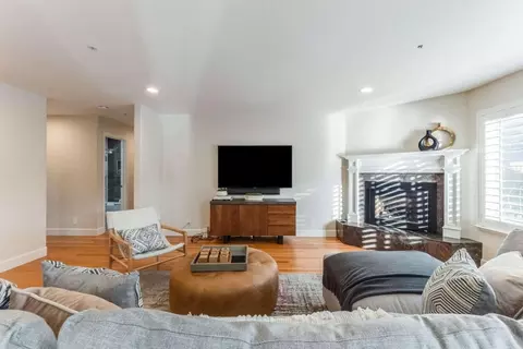 Living - 735 Sleeper Ave, Mountain View, CA 94040 photo 5 of 7