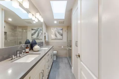 Bath - 735 Sleeper Ave, Mountain View, CA 94040 photo 5 of 5