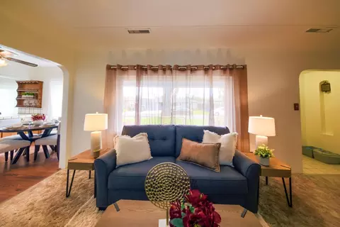 Living - 503 Chabot Ave, Modesto, CA 95354 photo 2 of 10