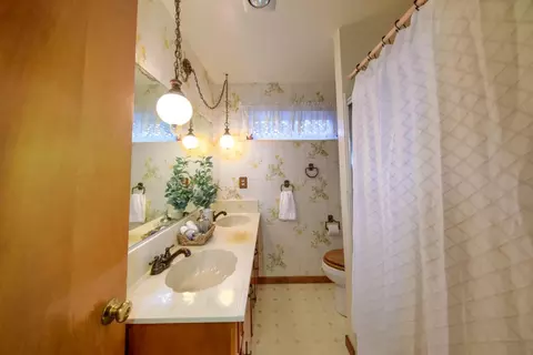 Bath - 503 Chabot Ave, Modesto, CA 95354 photo 1 of 6