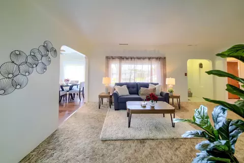Living - 503 Chabot Ave, Modesto, CA 95354 photo 3 of 10