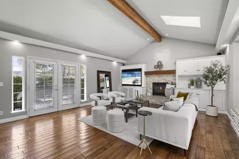 Living - 737 Paradiso Ct, Soquel, CA 95073 photo 2 of 8