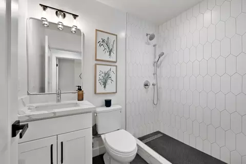 Bath - 706 25th Ave, San Francisco, CA 94121 photo 4 of 4