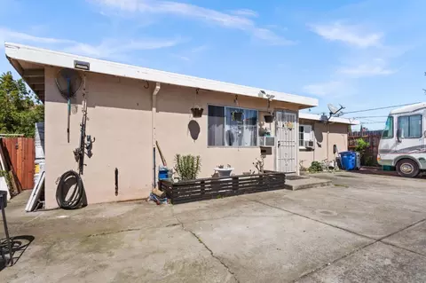 Exterior - 562 Simon St, Hayward, CA 94541 photo 9 of 11