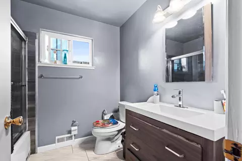 Bath - 562 Simon St, Hayward, CA 94541 photo 2 of 2