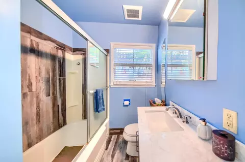 Bath - 1248 Grinnell St, Modesto, CA 95350 photo 1 of 1