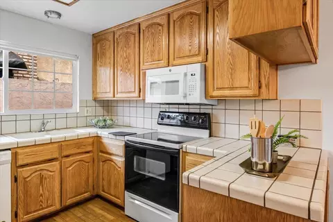 Kitchen - 668 Calaveras Dr, Salinas, CA 93906 photo 2 of 3