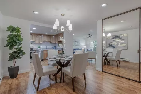 1033 Crestview Dr 111, Mountain View, CA 94040 photo 2
