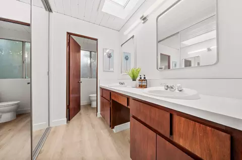 Bath - 944 Trophy Dr, Mountain View, CA 94040 photo 4 of 5