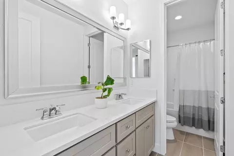 Bath - 279 Skyview Dr, Marina, CA 93933 photo 4 of 5