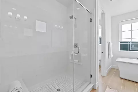 Bath - 279 Skyview Dr, Marina, CA 93933 photo 3 of 5