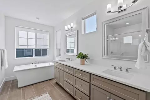 Bath - 279 Skyview Dr, Marina, CA 93933 photo 2 of 5