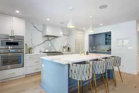 1255 Trinity Dr, Menlo Park, CA 94025