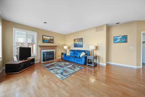 Living - 23 Penwick Cir, Salinas, CA 93906 photo 4 of 5