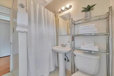 Bath - 226 Thompson Ave, Mountain View, CA 94043 photo 2 of 2