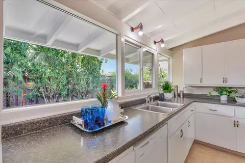 Kitchen - 226 Thompson Ave, Mountain View, CA 94043 photo 5 of 7