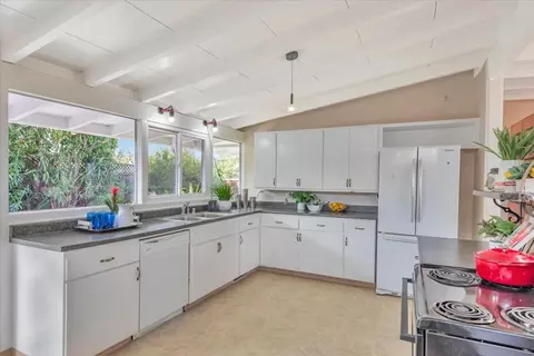 Kitchen - 226 Thompson Ave, Mountain View, CA 94043 photo 2 of 7