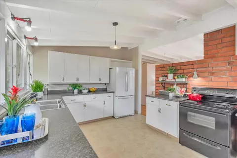 Kitchen - 226 Thompson Ave, Mountain View, CA 94043 photo 4 of 7