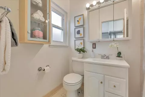 Bath - 226 Thompson Ave, Mountain View, CA 94043 photo 1 of 2
