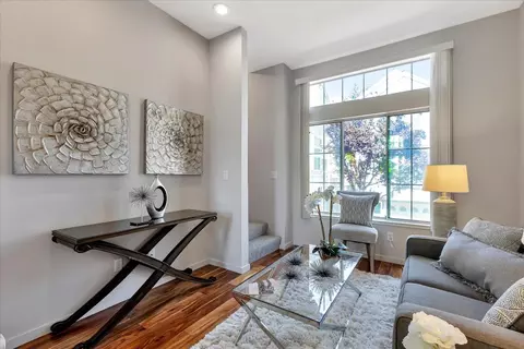 979 Pinto Palm Ter 17, Sunnyvale, CA 94087