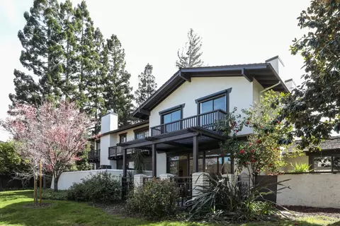 2417 Sharon Oaks Dr, Menlo Park, CA 94025