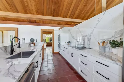 Kitchen - 620 Twin Ln, Soquel, CA 95073 photo 2 of 3