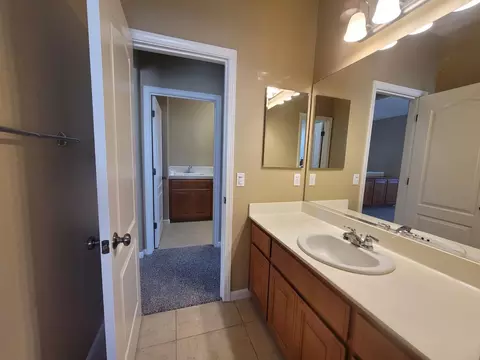Bath - 4082 St Remy Ct, Merced, CA 95348 photo 6 of 13