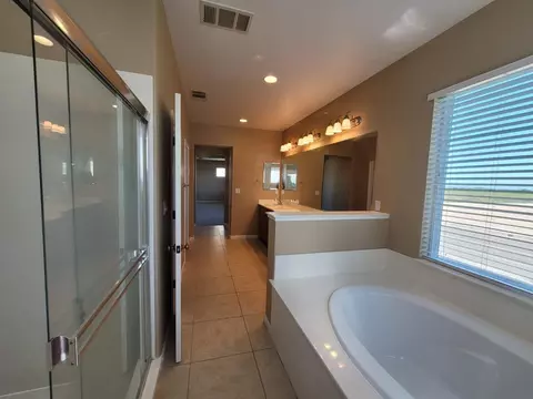 Bath - 4082 St Remy Ct, Merced, CA 95348 photo 9 of 13