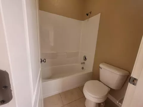 Bath - 4082 St Remy Ct, Merced, CA 95348 photo 13 of 13