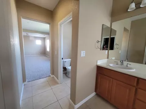Bath - 4082 St Remy Ct, Merced, CA 95348 photo 10 of 13