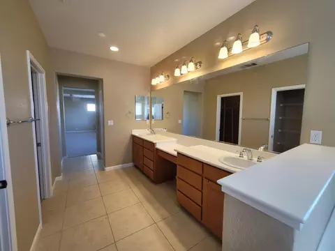 Bath - 4082 St Remy Ct, Merced, CA 95348 photo 8 of 13