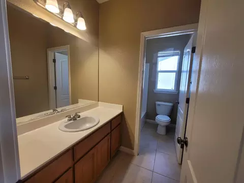 Bath - 4082 St Remy Ct, Merced, CA 95348 photo 4 of 13