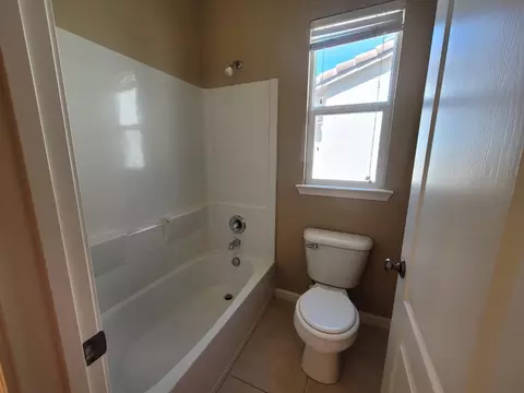 Bath - 4082 St Remy Ct, Merced, CA 95348 photo 5 of 13