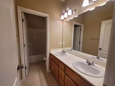 Bath - 4082 St Remy Ct, Merced, CA 95348 photo 11 of 13