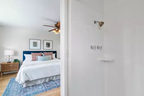 Bath - 7051 Mesa Dr, Aptos, CA 95003 photo 3 of 6