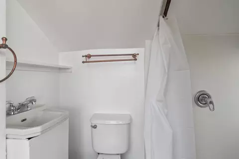 Bath - 7051 Mesa Dr, Aptos, CA 95003 photo 6 of 6