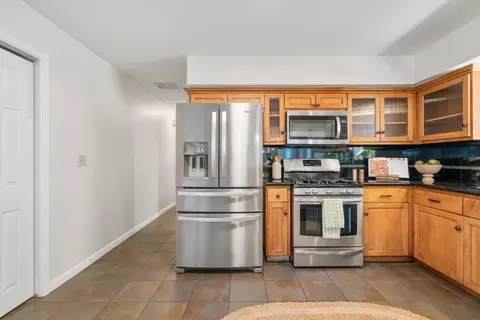Kitchen - 7051 Mesa Dr, Aptos, CA 95003 photo 6 of 9