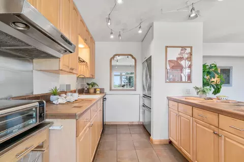 Kitchen - 7051 Mesa Dr, Aptos, CA 95003 photo 8 of 9