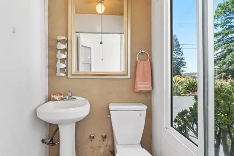 Bath - 7051 Mesa Dr, Aptos, CA 95003 photo 5 of 6