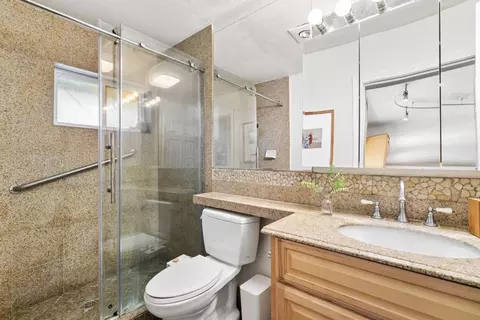 Bath - 7051 Mesa Dr, Aptos, CA 95003 photo 4 of 6