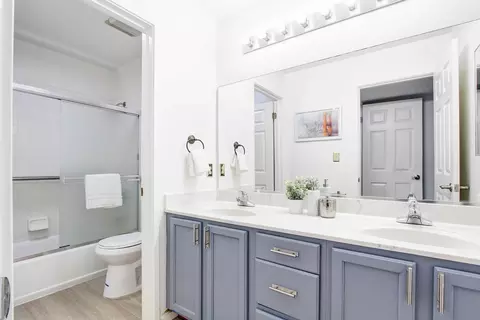 Bath - 128 Orsi Cir, San Francisco, CA 94124 photo 2 of 2